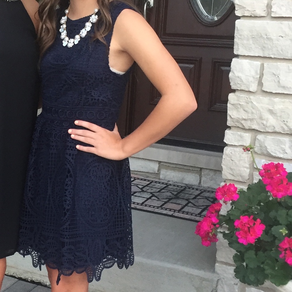 Beautiful dress!! - Picture 2 of 3